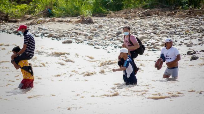 La banda venezolana controlan el contrabando y el tráfico de personas en varias de las trochas en la frontera | Foto: Mauricio Moreno. EL TIEMPO