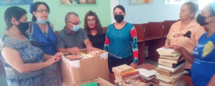 Ciudad Ojeda: Donan un lote de 321 libros a la biblioteca municipal