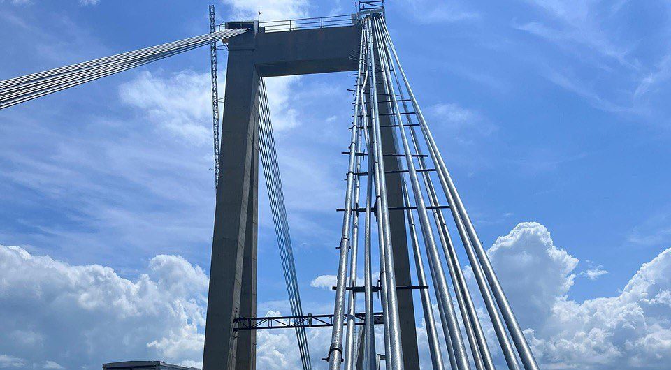 Reemplazo de guayas puente sobre el lago